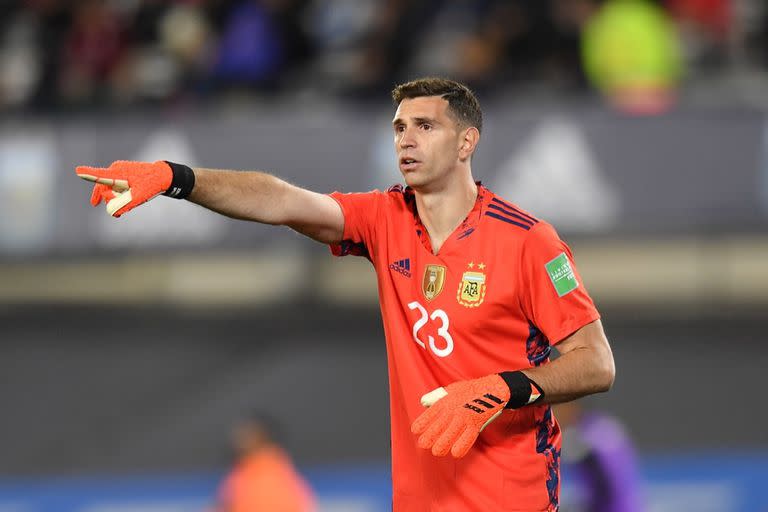 "Hay que darle crédito porque se tiró muy bien", elogió Emiliano "Dibu" Martínez la supuesta simulación de Jefferson Farfán que derivó en el penal para Perú; en lo futbolístico, el arquero tuvo otro buen rendimiento para la Argentina en la eliminatoria para el Mundial Qatar 2022.