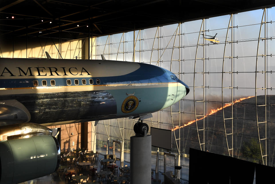 Former U.S. President Ronald Reagan's Air Force One sits on display at the Reagan Presidential Library as the Easy Fire burns in the hills on Oct. 30, 2019 in Simi Valley, California. (Photo: Wally Skalij/Los Angeles Times via Getty Images)