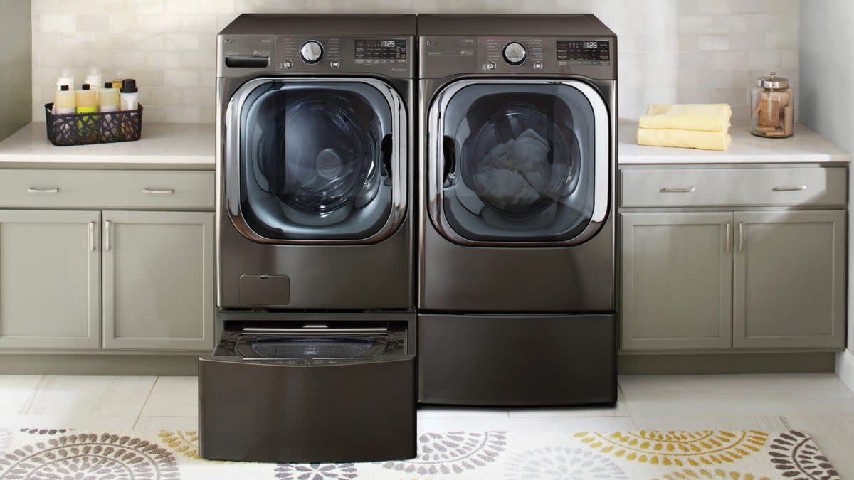 A 2020 smart washing machine from LG (LG)