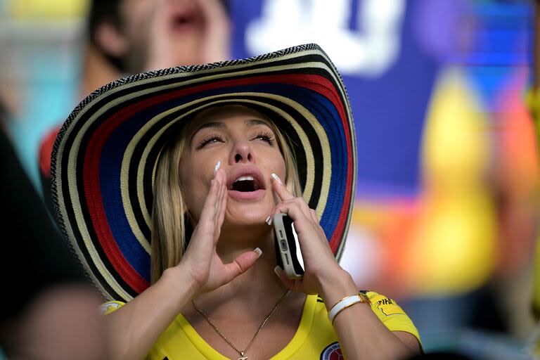 Una hincha colombiana en el Hard Rock Stadium.