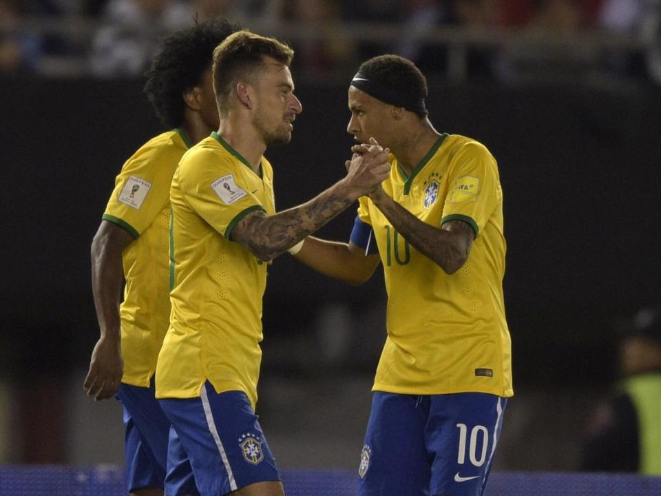 Neymar is said to be desperate for his friend to join him at Barcelona (Getty)