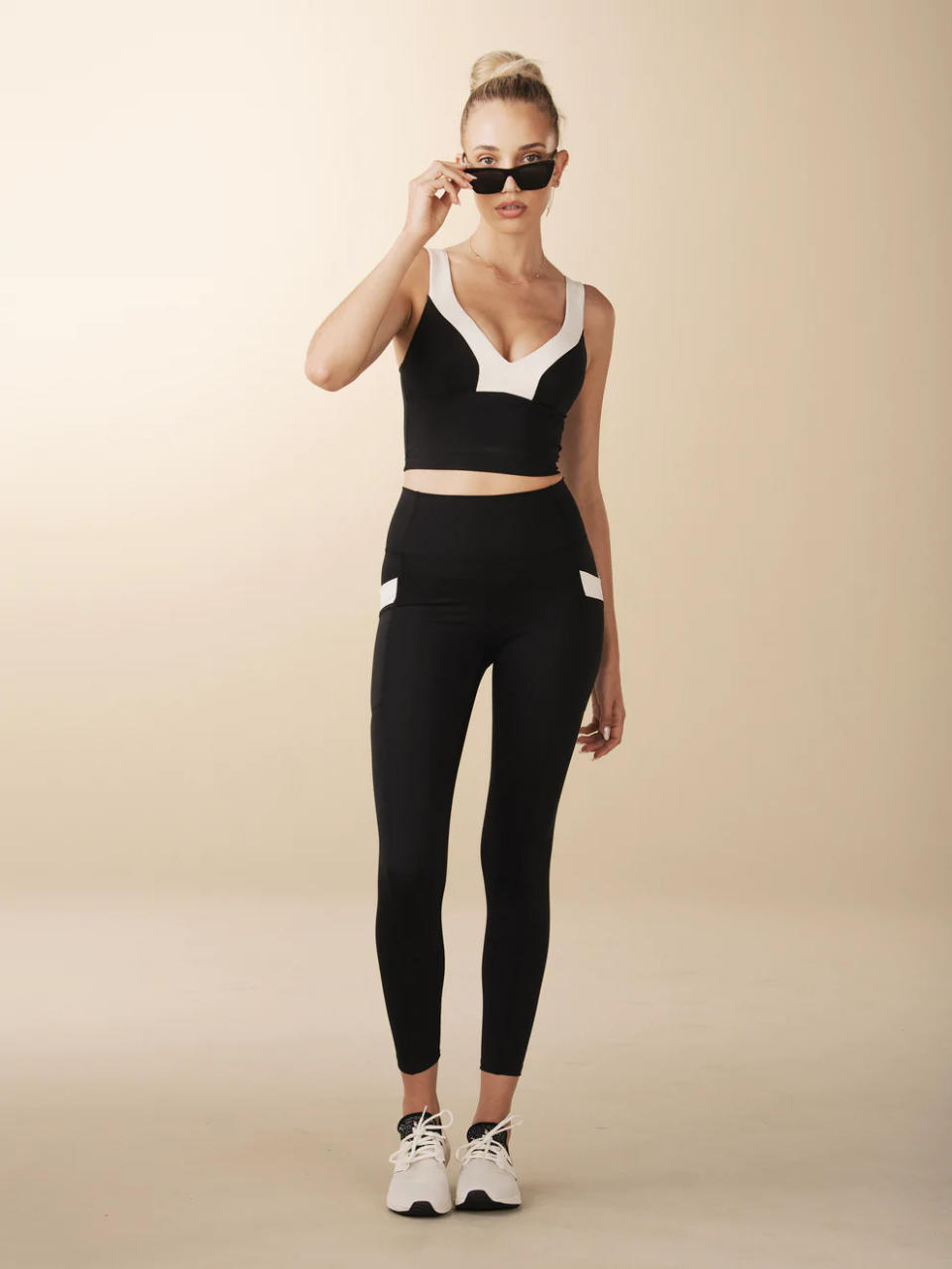 Losano Showstopper Sculpted Bra and Criss-Cross Pocket Legging. Image courtesy of Losano.