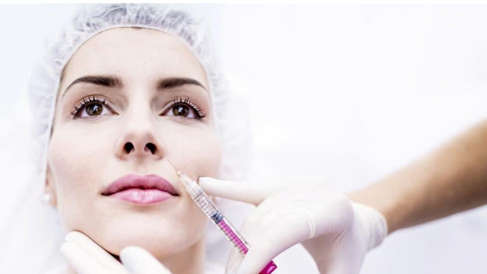 Inyección de tratamiento facial antienvejecimiento