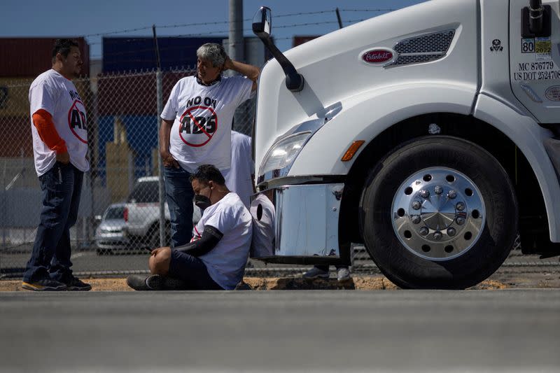 FILE PHOTO: FILE PHOTO: Independent truck drivers gather to delay the entry of trucks at a container terminal at the Port of Oakland, during a protest against California's law known as AB5, in Oakland, California