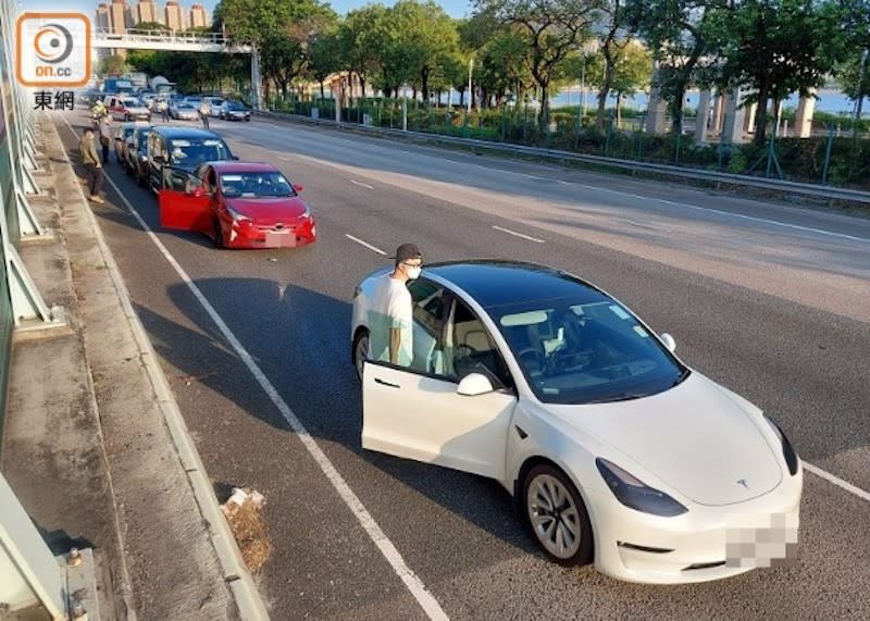 吐露港公路發生5車相撞意外。(張開裕攝)

