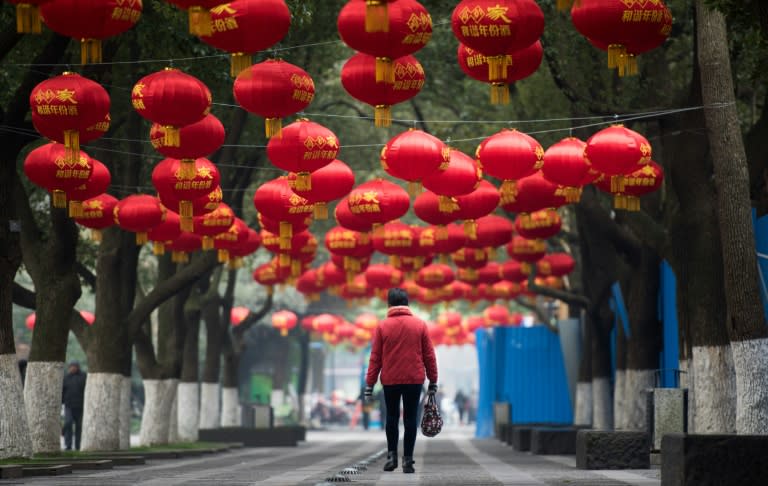 On Sunday, the eve of the Year of the Monkey, a staggering eight billion hong bao were exchanged, eight times the number gifted last year, Internet giant Tencent said