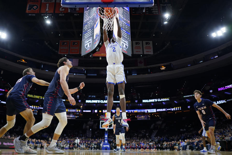 Kentucky's Aaron Bradshaw dunks during the second half of an NCAA college basketball game against Pennsylvania, Saturday, Dec. 9, 2023, in Philadelphia. (AP Photo/Matt Slocum)