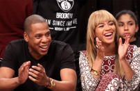 Bien qu’elle soit encore mariée au rappeur, Beyoncé a évoqué l’infidélité de son mari dans la chanson “Sorry”, issue de son album “Lemonade”. En novembre 2017, Jay-Z a admis publiquement qu’il avait trompé la chanteuse. Le couple semble toutefois avoir surmonté cette embûche.