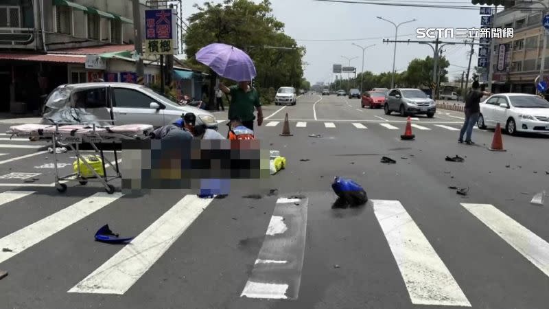 新市段重大車禍，重機騎士躺在地上。