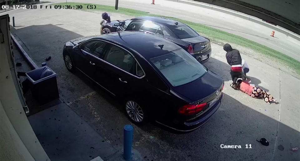 The woman refuses to let her bag go throughout the terrifying ordeal. Source: Mark Herman, Harris County Constable Precinct 4/ Facebook