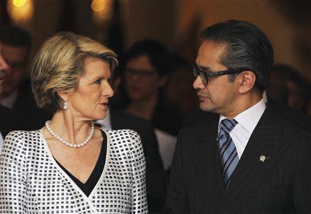 Australia's Foreign Minister Julie Bishop (L) talks to her Indonesian counterpart Marty Natalegawa after their meeting as they leave Natalegawa's office in Jakarta December 5, 2013. REUTERS/Beawiharta