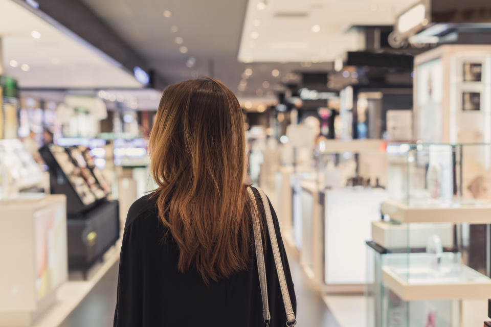 Manchmal wünscht man sich beim Shopping Beratung, manchmal will man sich einfach in Ruhe umsehen (Symbolbild: Getty Images)