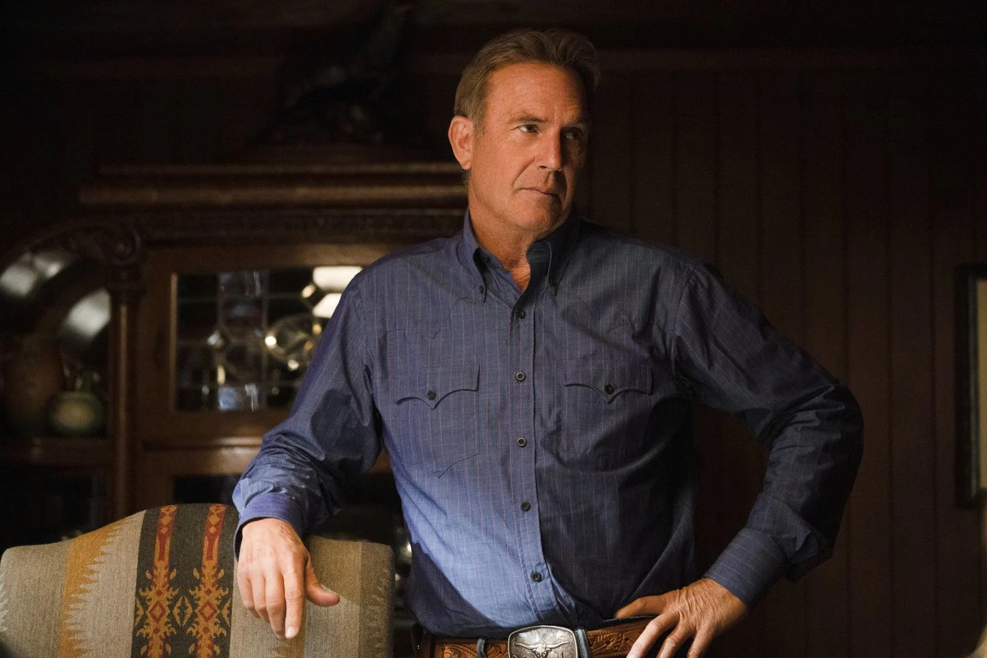 kevin costner trong vai john dutton trên yellowstone