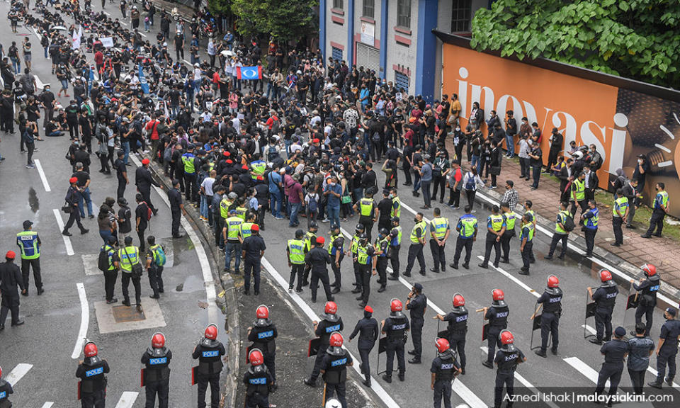 'Tangkap Azam Baki' protest proceeds amid lockdown concerns