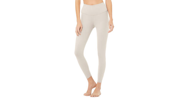 Eve Longoria wears Alo Yoga sports bra and leggings in new pic