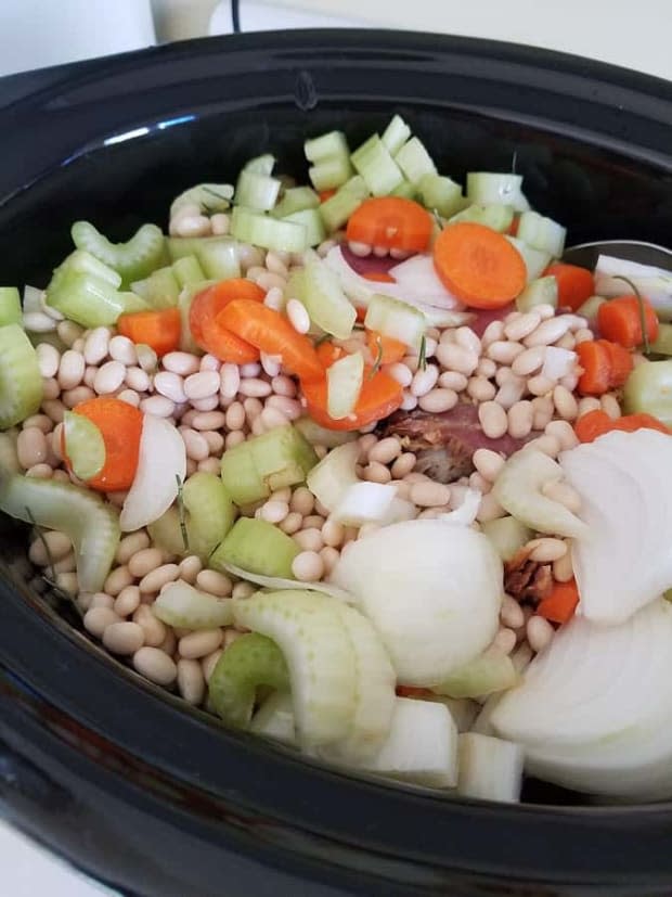 <p>Slow Cooker Ham and Bean Soup</p>