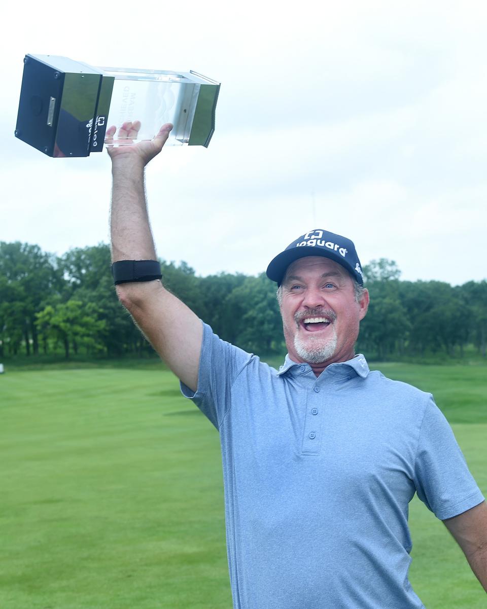 Jerry Kelly hoists the American Family Championship trophy in June 2019.