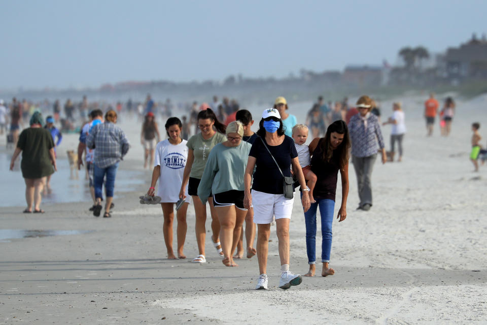 Una playa colmada de gente en Jacksonville, Florida, el pasado 19 de abril. (Getty Images)