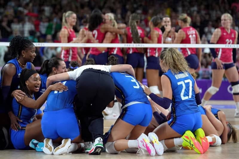 Dominant Italy defeat US to take maiden women's volleyball gold Yahoo