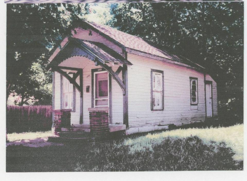 Children attending Church of Jesus Christ of Latter-day Saints Sunday school in the 1940s in Fort Worth had classes in this backyard building at 21st and Clinton. The gabled structure, later torn down, also served as a dormitory for visiting missionaries.