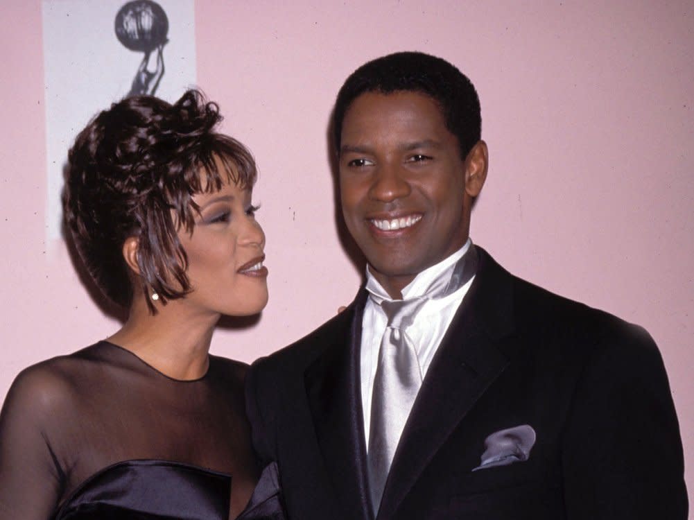 Whitney Houston und Denzel Washington 1996. (Bild: imago/Depositphotos)