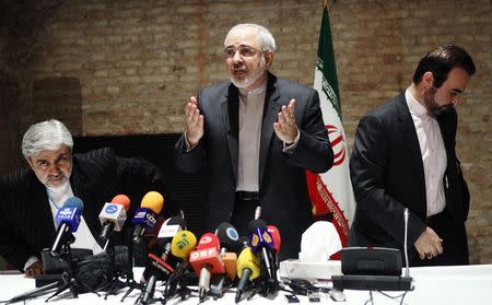 Iranian Foreign Minister Mohammad Javad Zarif (C) and diplomats leave a news conference in Vienna July 15, 2014. REUTERS/Heinz-Peter Bader