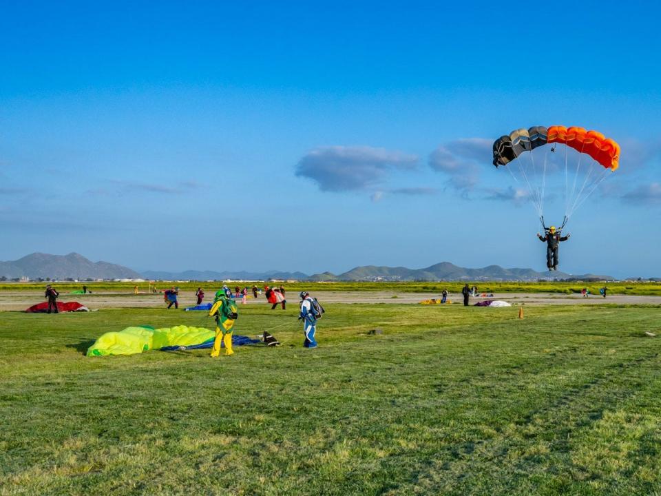 senior skydivers break world records