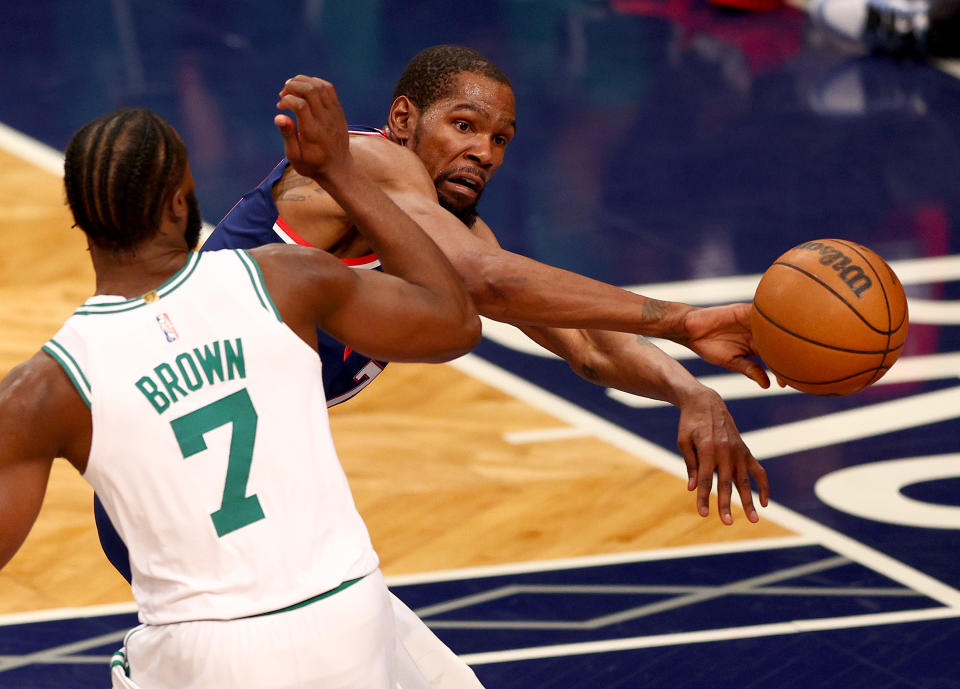 NEW YORK, NEW YORK - APRIL 25: Kevin Durant #7 of the Brooklyn Nets passes the ball as he is pressured by Jaylen Brown #7 of the Boston Celtics in the second quarter during Game Four of the Eastern Conference First Round Playoffs against the Boston Celtics at Barclays Center on April 25, 2022 in the Brooklyn borough of New York City. NOTE TO USER: User expressly acknowledges and agrees that, by downloading and or using this photograph, User is consenting to the terms and conditions of the Getty Images License Agreement. (Photo by Elsa/Getty Images)