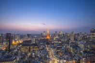 <p><b>3 – Tokio –</b> Completando el podio, Tokio posee 2,2 billones de dólares. Muchos millonarios encuentran ahí la felicidad, especialmente en el ámbito de los bienes inmobiliarios y de lujo.</p>