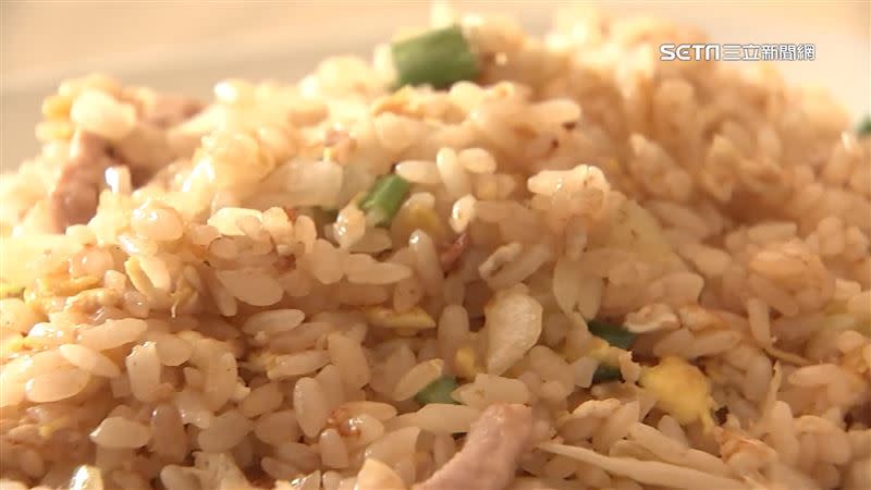 炒飯常用「冷飯」炒，醫生提醒冷飯有可能孳生「仙人掌桿菌」，恐食物中毒。