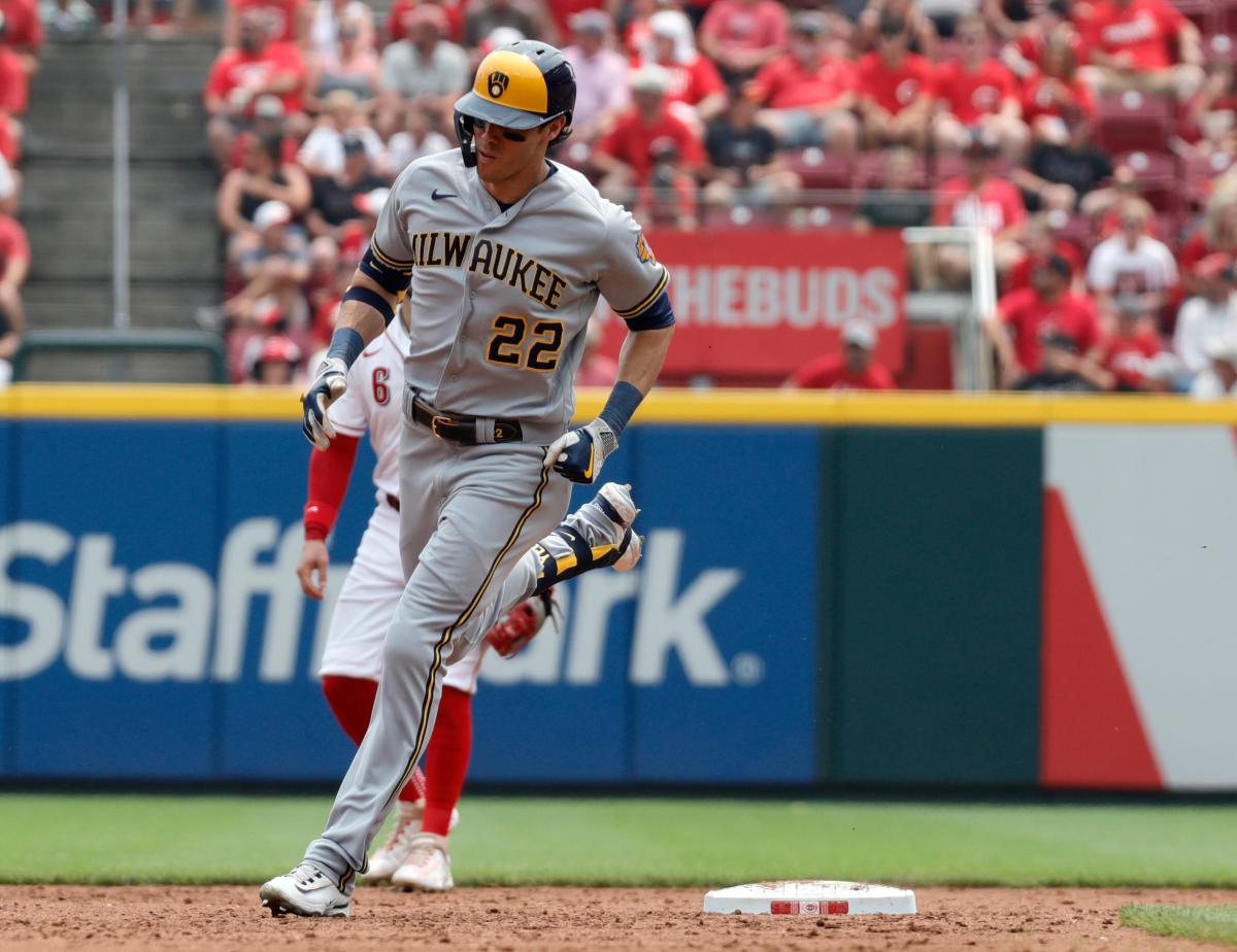 Tyrone Taylor hits his 2nd home run of the night to put the Brewers within  two, 8-6 