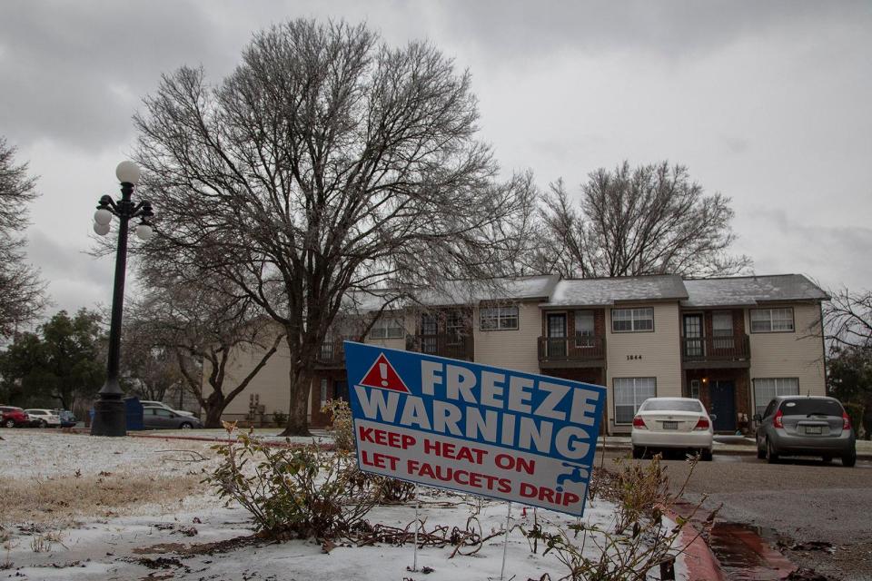 A freeze warning warns residents at an apartment complex to let their faucets drip and keep heat on during a winter storm on Thursday, Feb. 3, 2022.