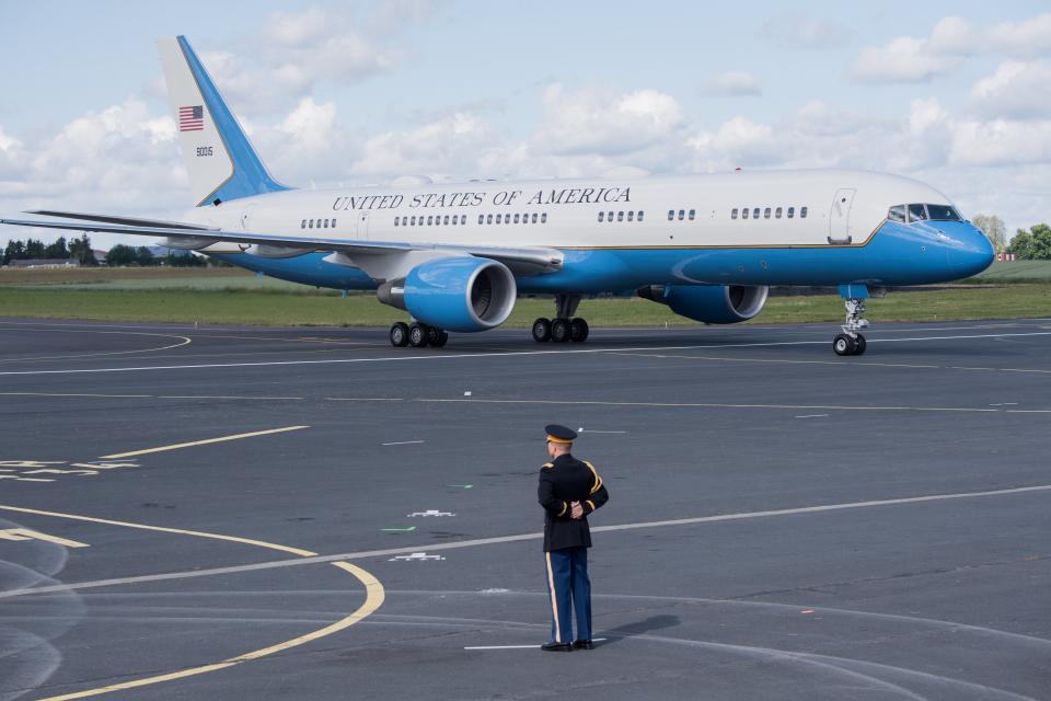 El Air Force One el 6 de junio de 2019, después de transportar al presidente Donald Trump al aeropuerto de Normandía, noroeste de Francia ( LOIC VENANCE / AFP / Getty Images)