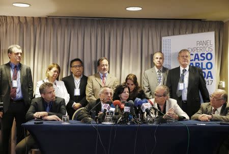 Spanish forensic doctor Aurelio Luna, together with a group of forensic experts, speaks during a news conference on the report of investigations into probable causes of death of Chilean poet and Nobel laureate Pablo Neruda in Santiago, Chile October 20, 2017. REUTERS/Rodrigo Garrido