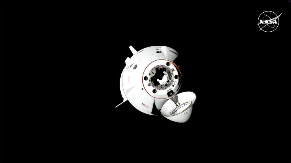 Le Crew Dragon en approche finale vers la Station spatiale internationale. / Crédit : NASA