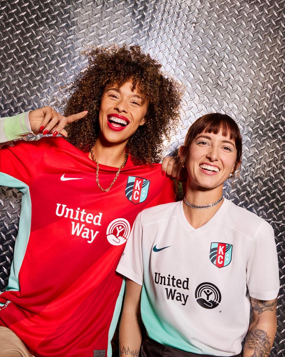 The Kansas City Current primary (left) and secondary (right) kits by Nike.