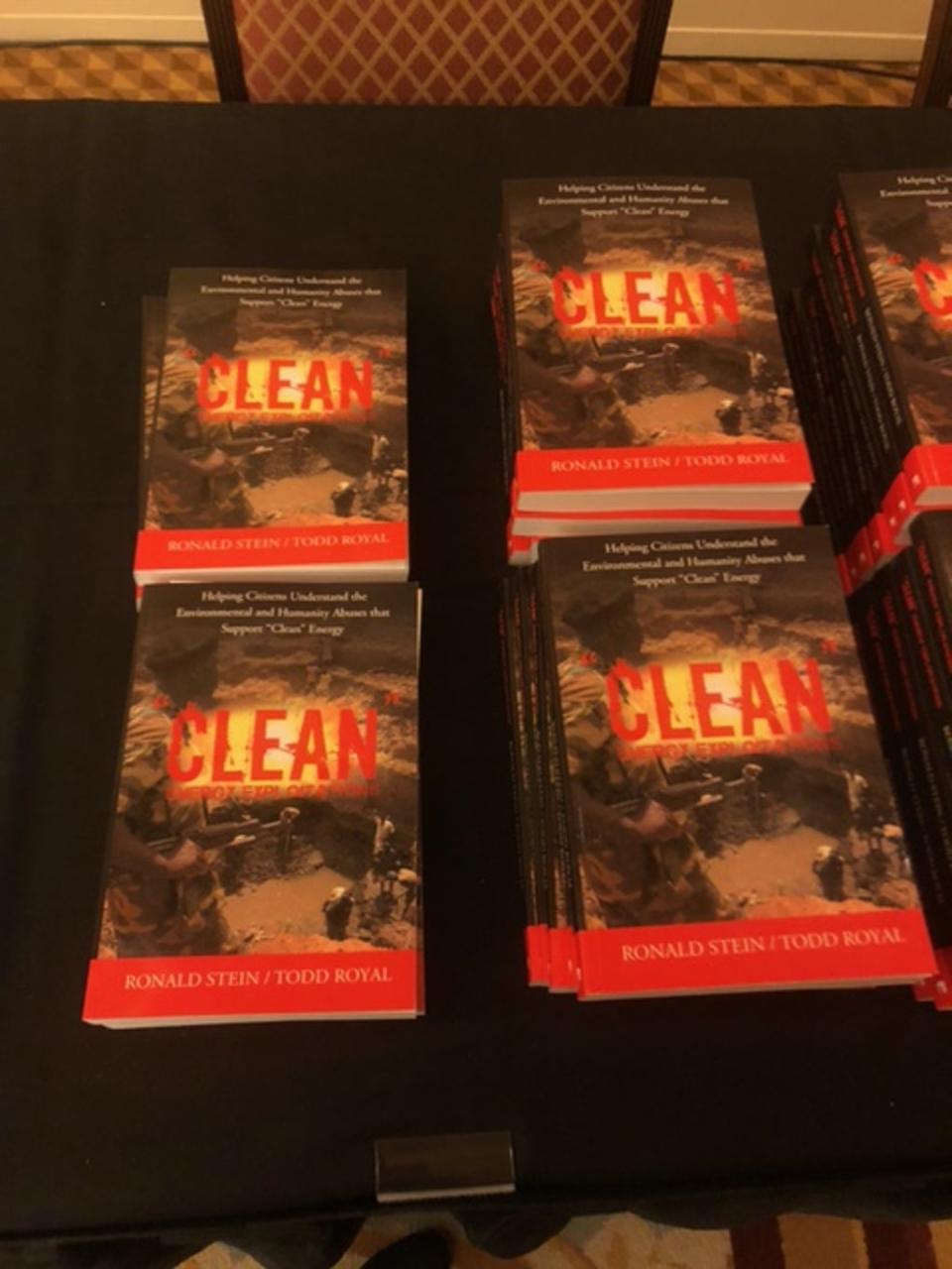 Books, pamphlets and other literature at the Heartland Institute’s October climate-change conference in Las Vegas sought to deconstruct mainstream arguments and established research (Sheila Flynn)