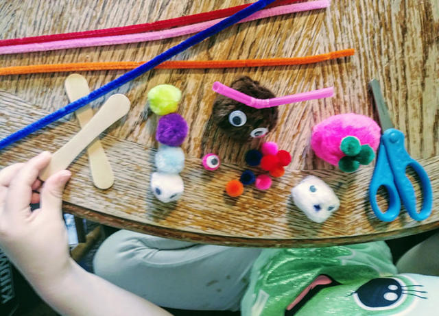 low mess pom pom hand puppet craft for kids