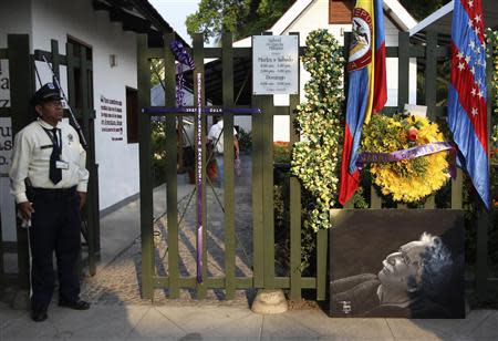 A wreath hangs above a portrait of Colombian author Gabriel Garcia Marquez in front of a museum converted from the house he grew up in, at Aracataca April 18, 2014. REUTERS/John Vizcaino