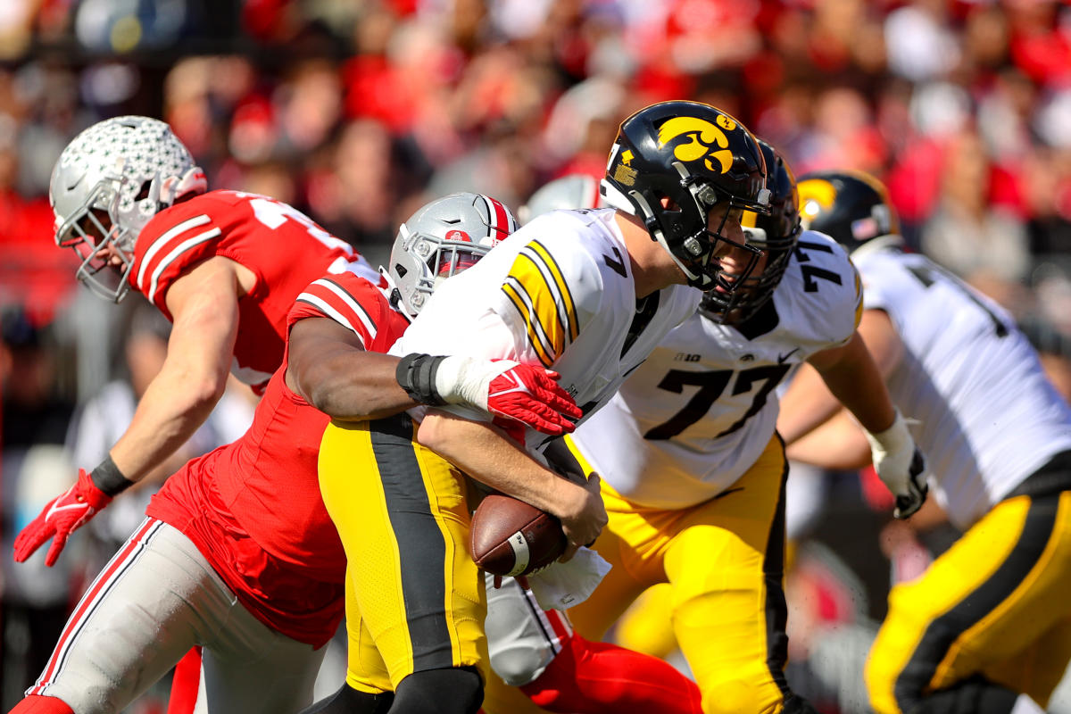 Iowa Commits 5 Turnovers And Fails To Score Offensive Td In 54 10 Loss To No 2 Ohio State 2502