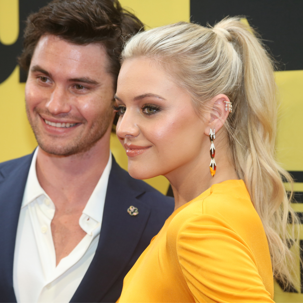  Chase Stokes and Kelsea Ballerini pose at the opening night of the new musical "Shucked" on Broadway at The Nederlander Theatre on April 4, 2023 in New York City 