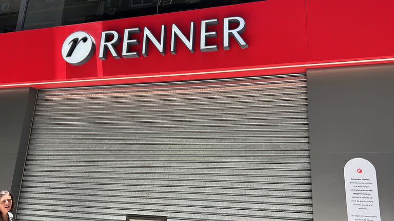 Renner mantiene cerrado temporalmente su local de la calle Florida.