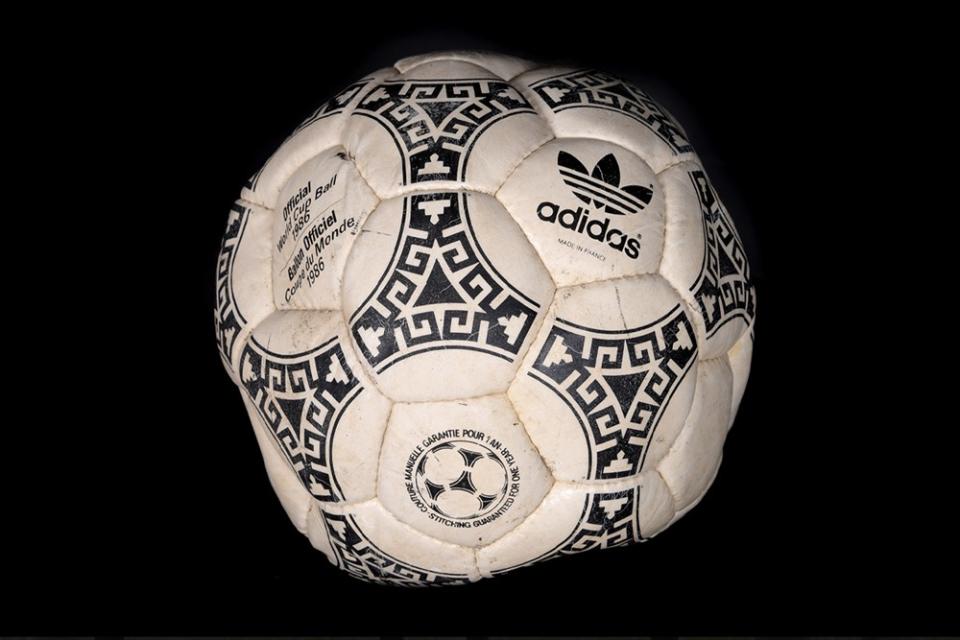 Junto con el famoso balón, la subasta de la Copa del Mundo verá a la venta varios otros artículos de recuerdos deportivos. (Foto: Graham Budd Auctions)