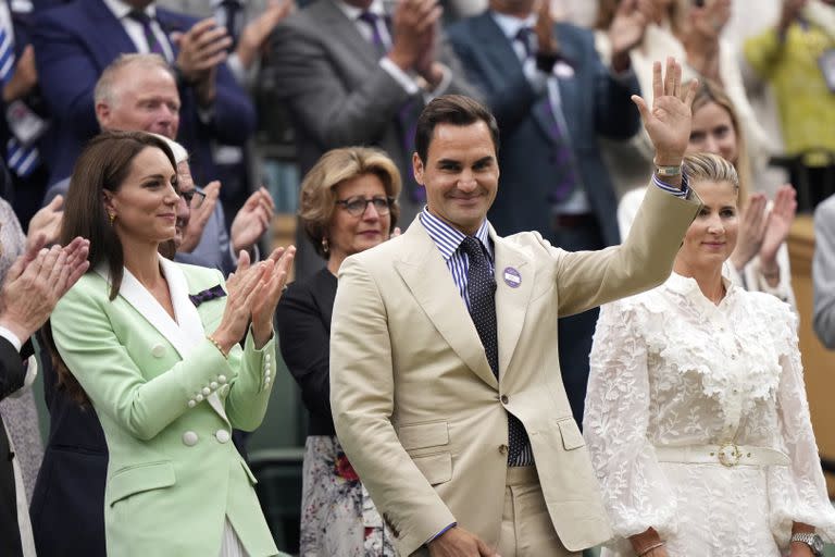 Roger Federer en el Royal Box de la cancha central de Wimbledon: acompañado por Kate Middleton y su esposa, Mirka Vavrinec