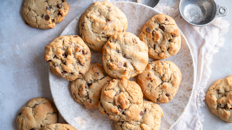 copycat Crumbl Chocolate chip cookies