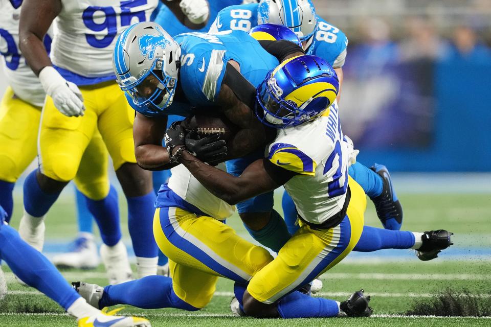 DETROIT, MICHIGAN - SEPTEMBER 08: David Montgomery #5 of the Detroit Lions rushes with the ball against Zach VanValkenburg #51 and Tre'Davious White #27 of the Los Angeles Rams at Ford Field on September 08, 2024 in Detroit, Michigan. (Photo by Nic Antaya/Getty Images)