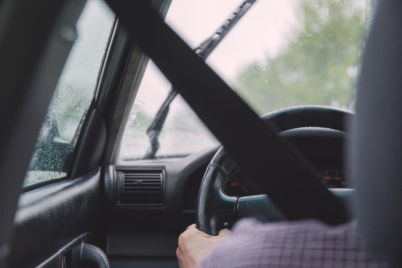 ▲一名網友日前遇到一台賓士車違停在擁擠的路上，當下以為對方僅是圖方便，便按了2下喇叭。（示意圖／取自pixabay）