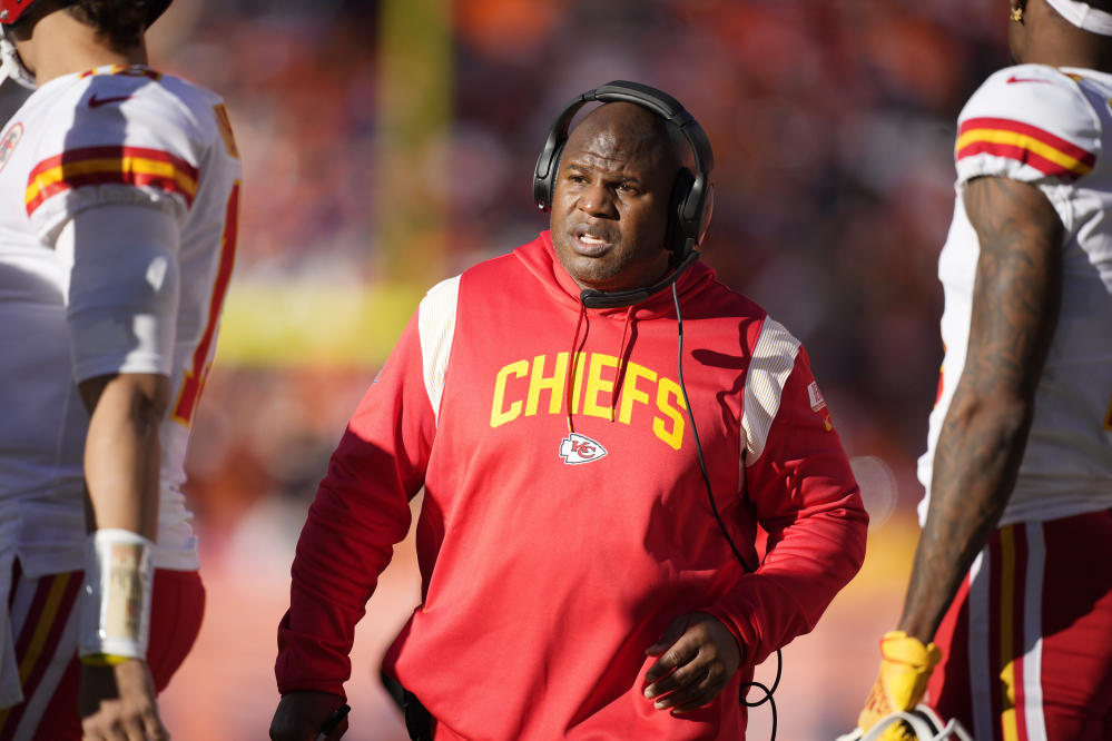 DeMeco Ryans Head Coaching Odds: Will He Land With Broncos or Colts?