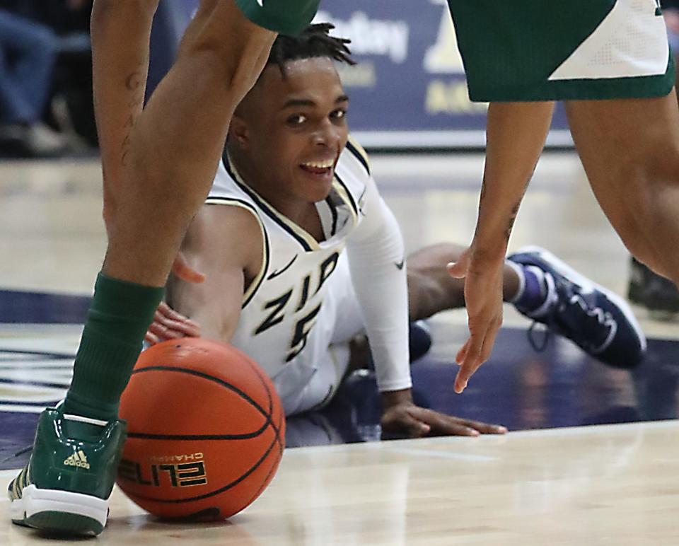 Akron's Tavari Johnson goes for a loose ball against Eastern Michigan on Friday, Jan. 13, 2023.