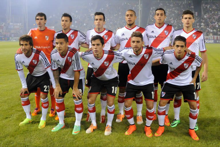 Lanzini, en la formación del debut de Marcelo Gallardo en River, por la Copa Argentina, en 2014; volverá a compartir plantel con Ramiro Funes Mori y Maidana